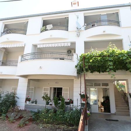 מאקרסקה Dinka Guesthouse מראה חיצוני תמונה