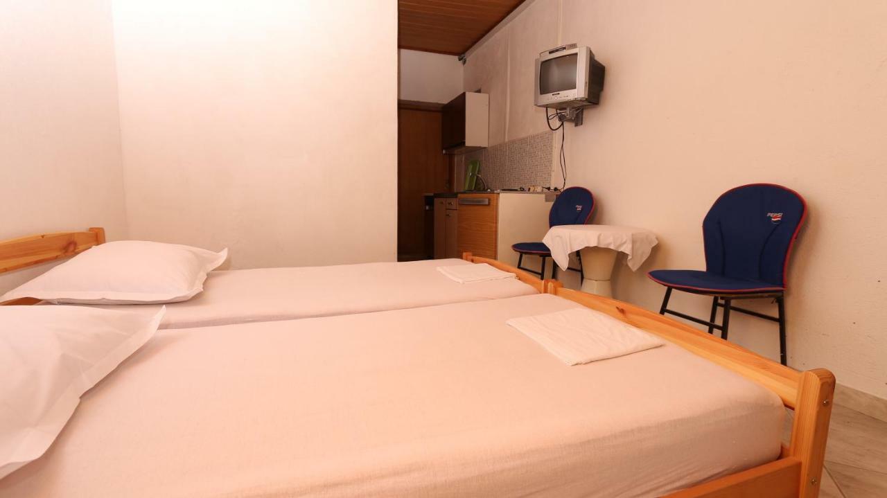 מאקרסקה Dinka Guesthouse מראה חיצוני תמונה