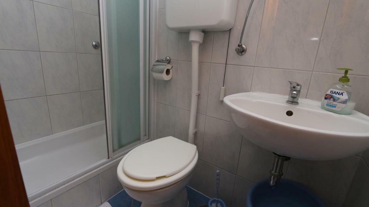 מאקרסקה Dinka Guesthouse מראה חיצוני תמונה