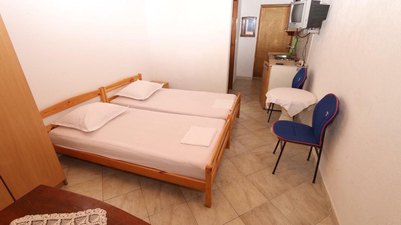 מאקרסקה Dinka Guesthouse מראה חיצוני תמונה