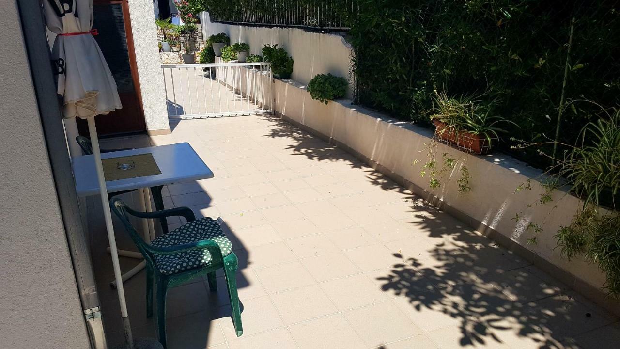 מאקרסקה Dinka Guesthouse מראה חיצוני תמונה