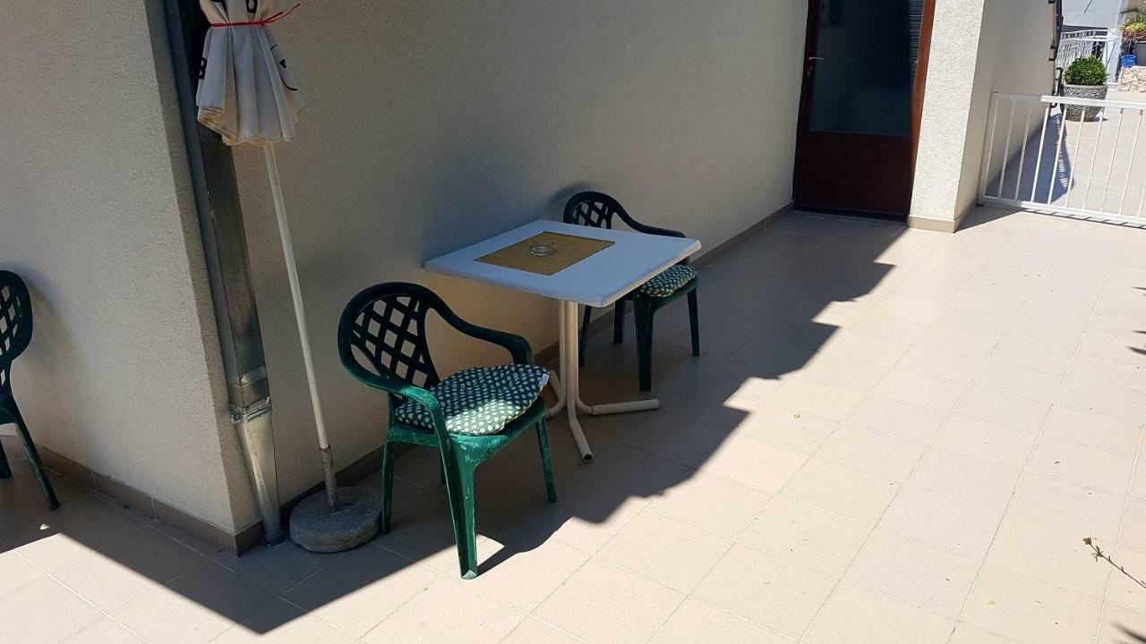 מאקרסקה Dinka Guesthouse מראה חיצוני תמונה