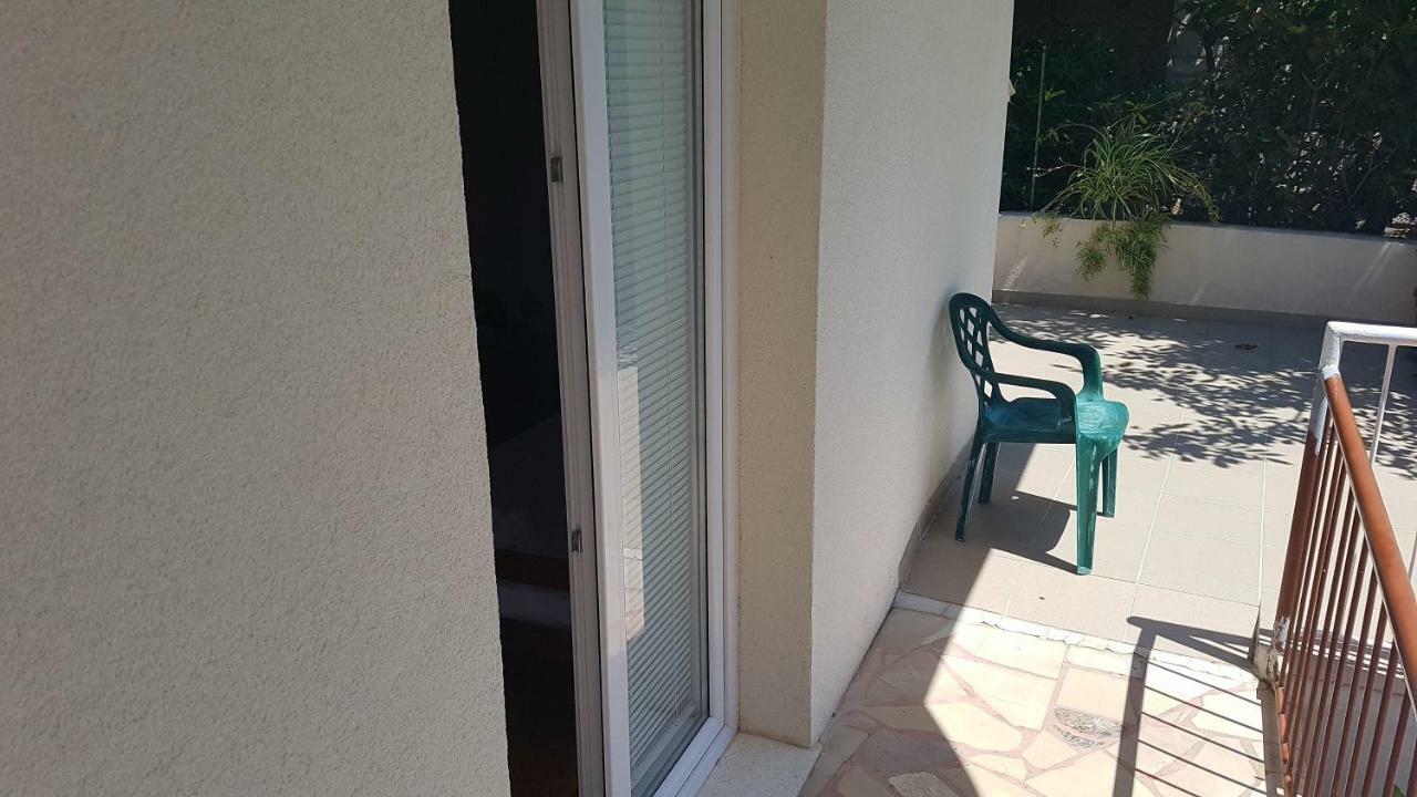 מאקרסקה Dinka Guesthouse מראה חיצוני תמונה